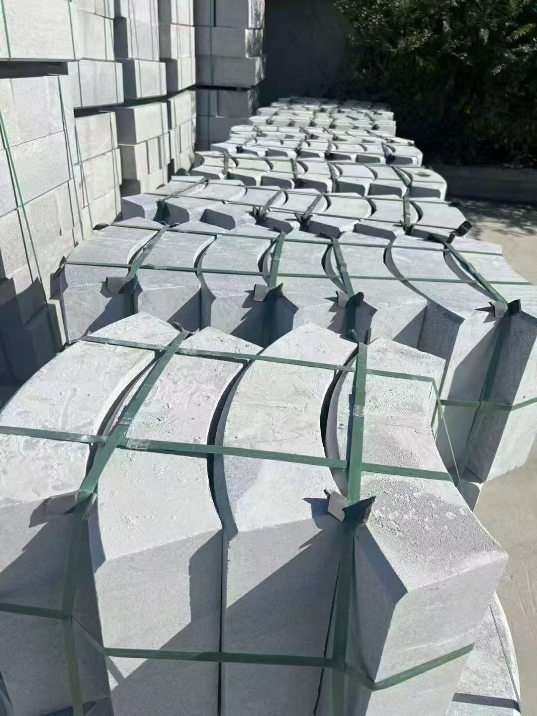 东莞 芝麻灰弧形路沿石