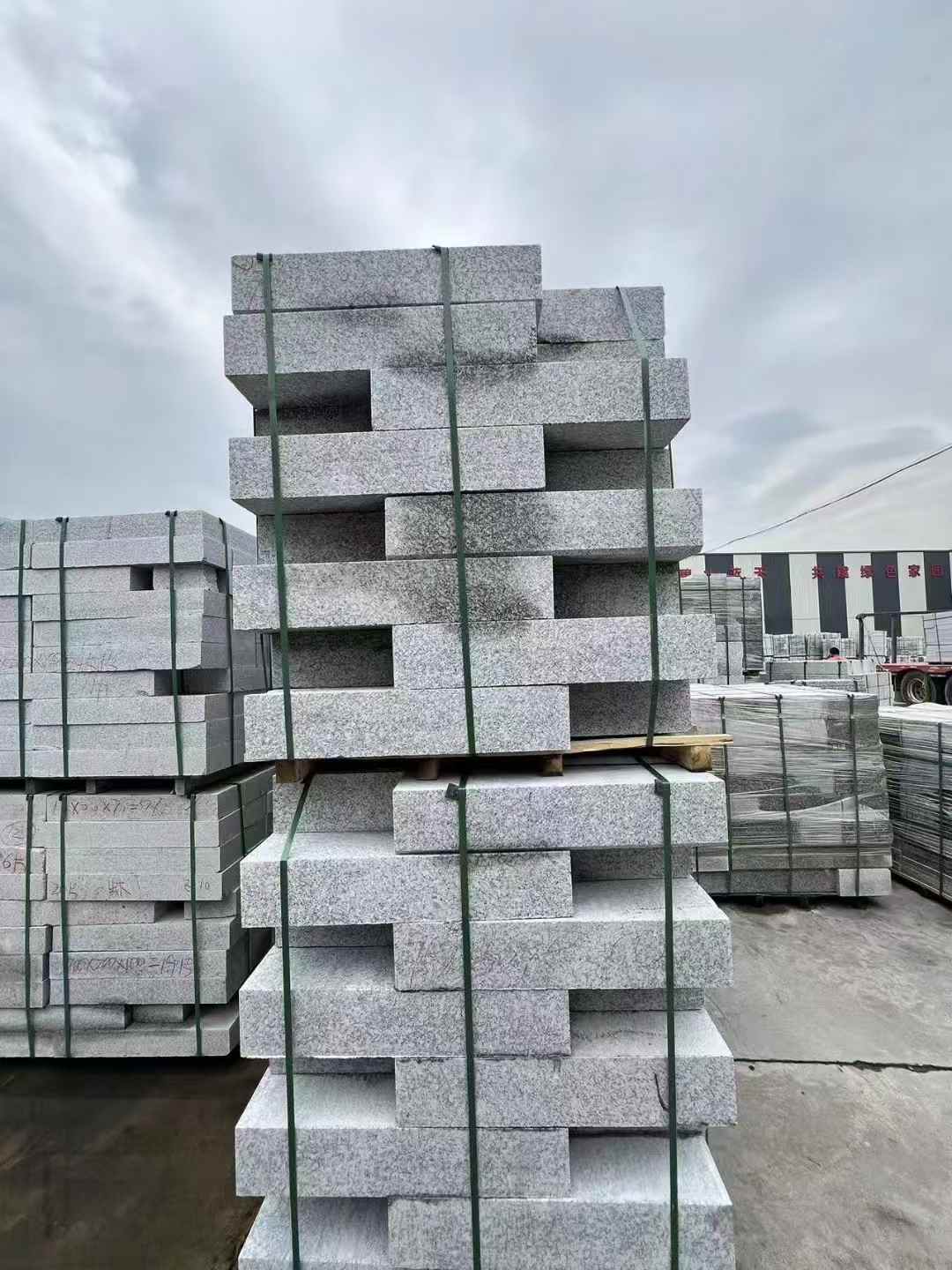 东莞 芙蓉白路沿石