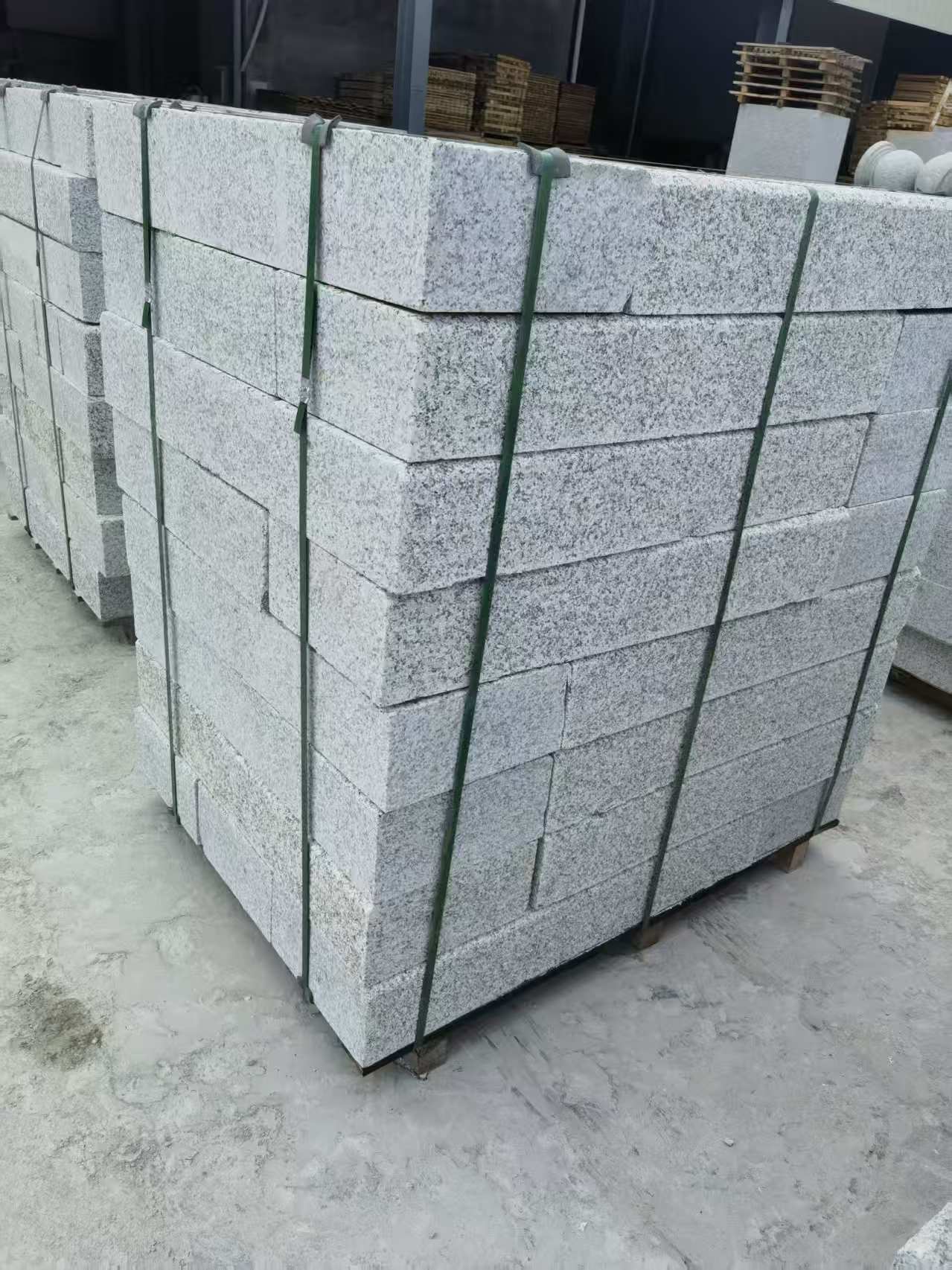 东莞 芙蓉白火烧两面路沿石