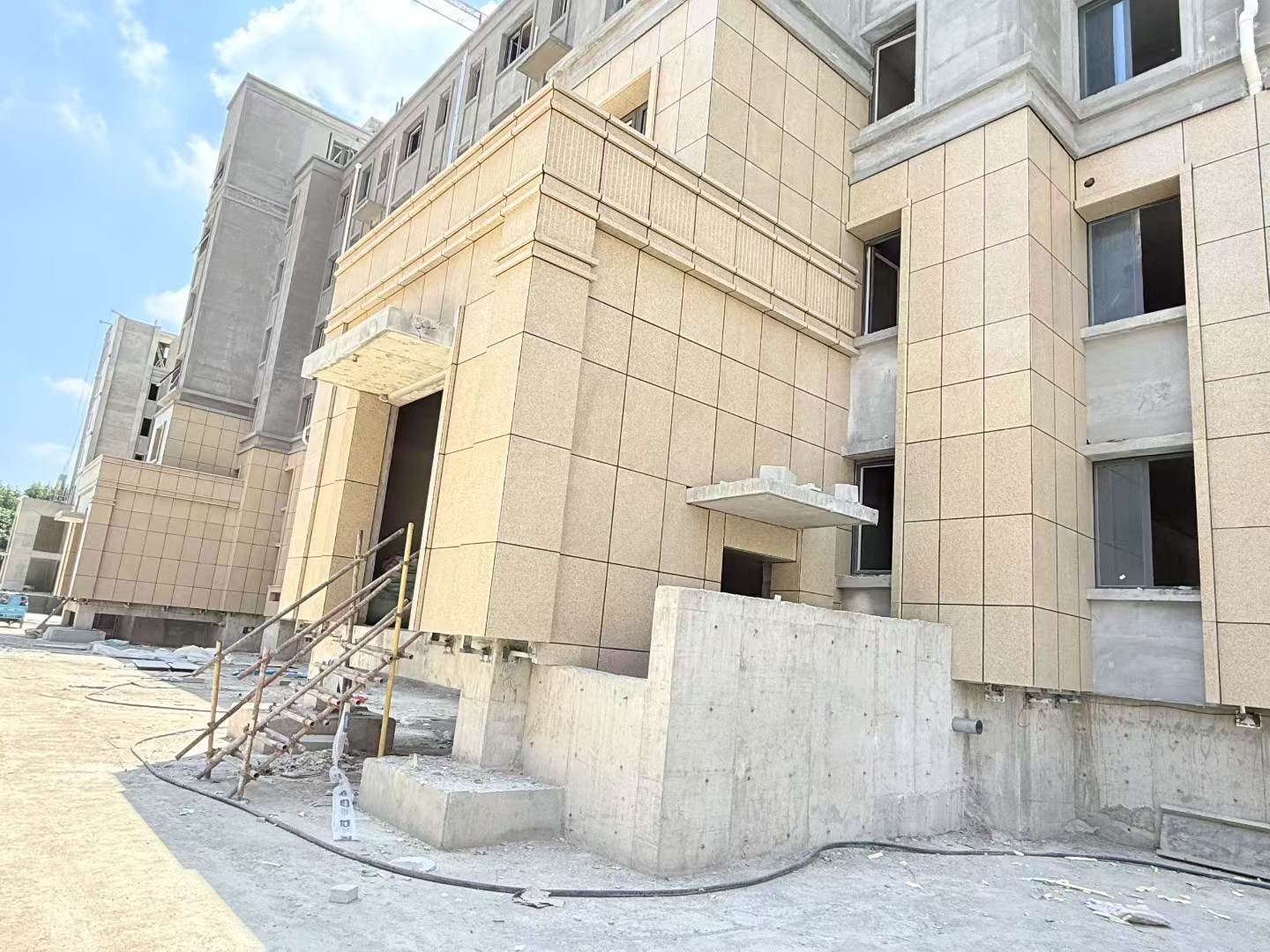 东莞 黄金麻干挂，工地实拍